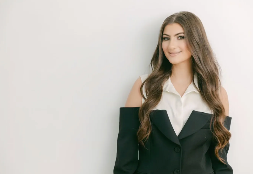 How Stephanie Devli Turned Cozy Clothing Into a Mental Health Movement