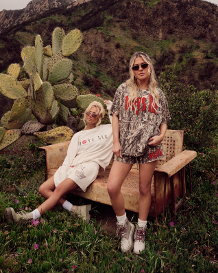 Manhunt Boyfriend Tee - ONFEMME By Lindsey's Kloset