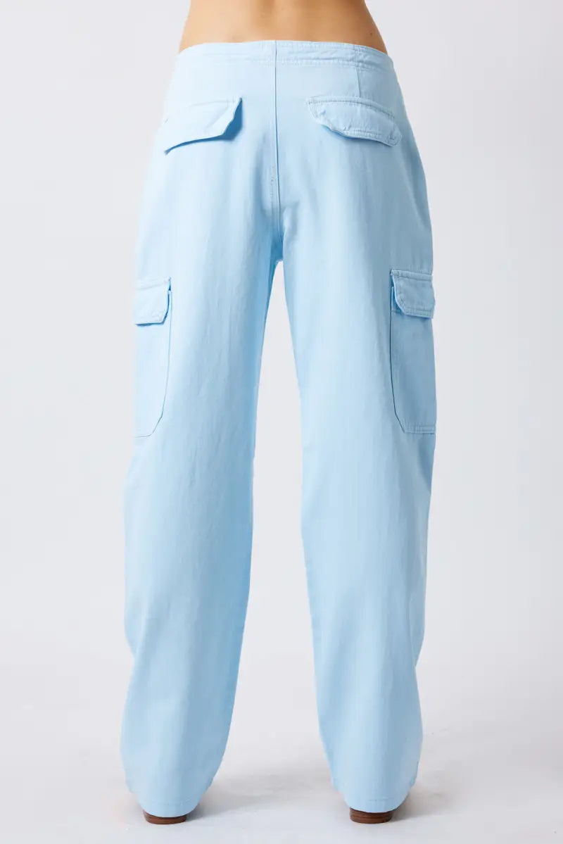 Pantalones cargo con bolsillo lateral con solapa  Blue cargo pants, Blue  pants outfit, Baby blue pants